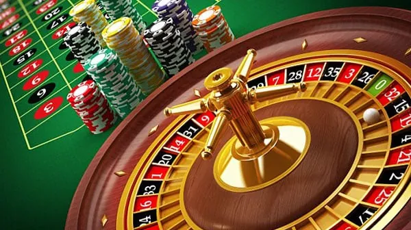 A smartphone displaying a ph22 poker game interface, highlighting mobile play.